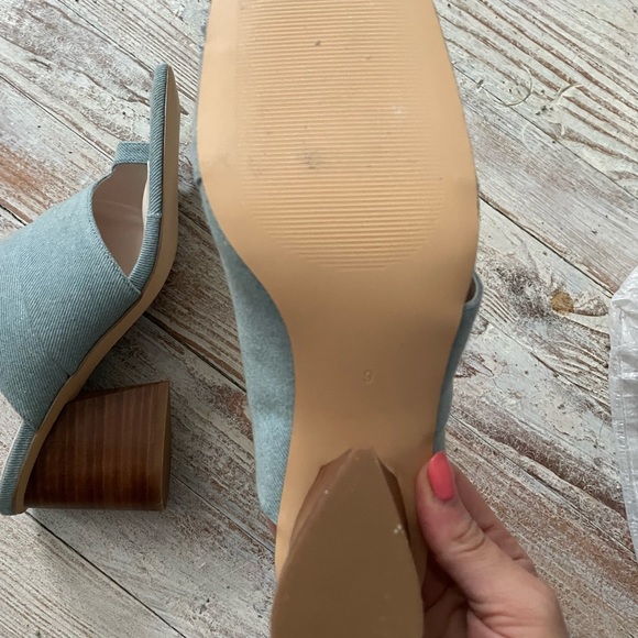 This is our Other line Denim toe loop sandals - Picture 5 of 5